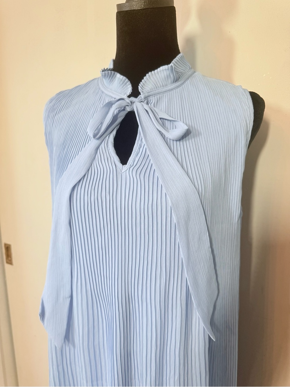 DKNY Light Blue Sleeveless Pleated Tie-Neck pin tuck dress - Picture 5 of 8